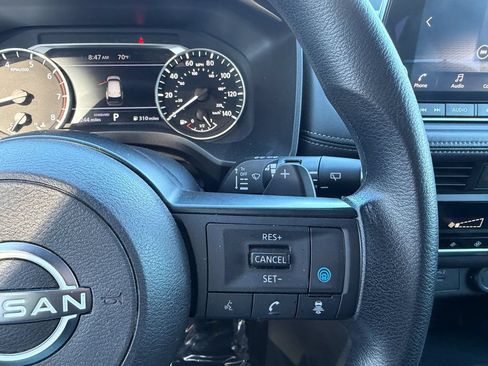 Used 2024 Nissan Rogue SV FWD image 17