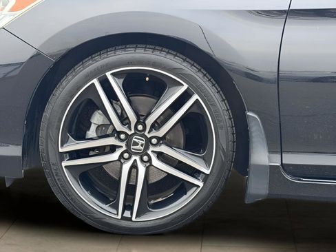 Used 2017 Honda Accord Sport image 35