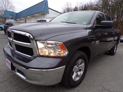 Used 2019 RAM 1500 Classic SLT image 3