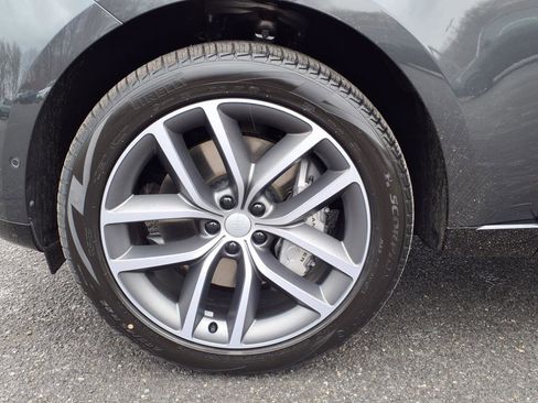 New 2025 Land Rover Range Rover Long Wheelbase SE image 9