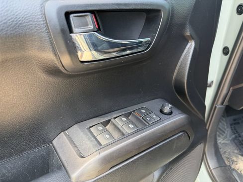 Used 2022 Toyota Tacoma TRD Off-Road RWD image 17