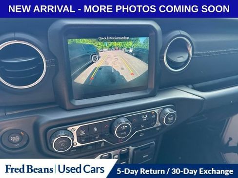 Used 2022 Jeep Wrangler Unlimited Sahara w/ Cold Weather Group AWD/4WD image 13