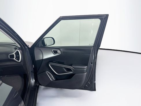Used 2025 Kia Soul LX w/ LX Technology Package FWD image 31