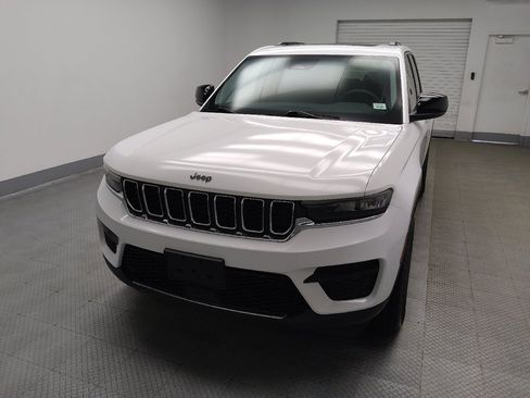 Used 2023 Jeep Grand Cherokee Laredo AWD/4WD image 15