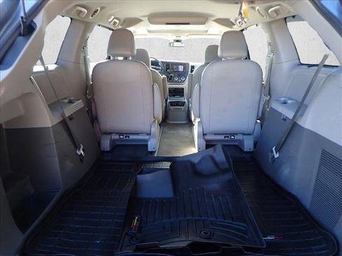 Used 2018 Toyota Sienna XLE Premium image 8