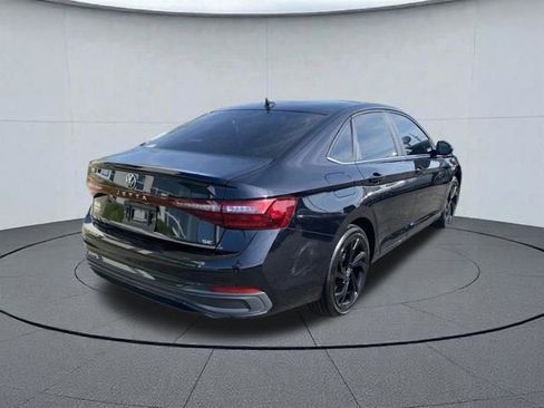 Used 2025 Volkswagen Jetta SE FWD image 8