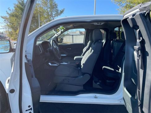 Used 2024 Nissan Frontier SV w/ SV Convenience Package image 12