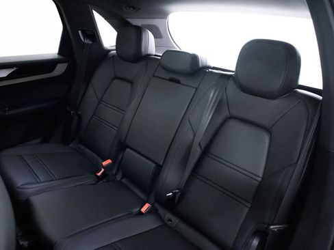 Certified 2025 Porsche Cayenne AWD/4WD image 35