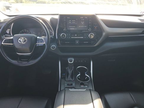 Used 2020 Toyota Highlander XLE image 10