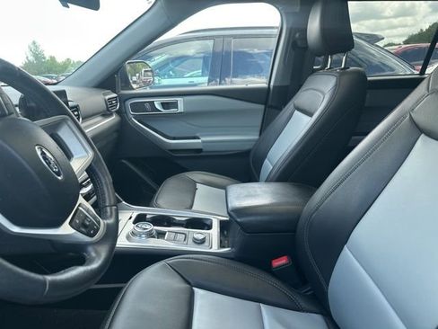 Used 2023 Ford Explorer XLT w/ Equipment Group 202A AWD/4WD image 7