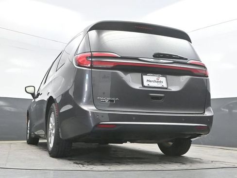 Used 2023 Chrysler Pacifica Touring-L FWD image 39