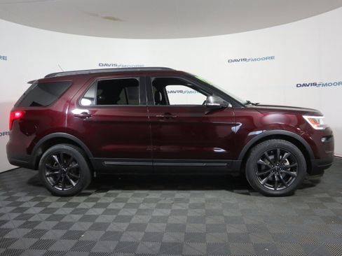 Used 2019 Ford Explorer XLT w/ Equipment Group 202A image 4