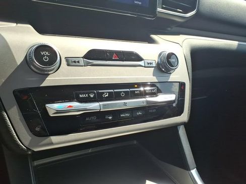 Used 2024 Ford Explorer XLT w/ Equipment Group 202A AWD/4WD image 20
