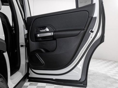 Used 2020 Mercedes-Benz GLB 250 w/ Premium Package image 49