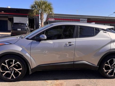 Used 2018 Toyota C-HR XLE image 3