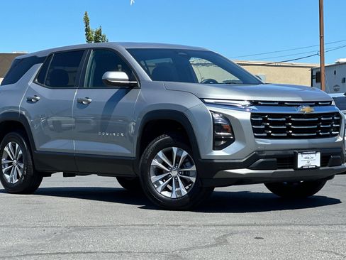 Used 2025 Chevrolet Equinox LT AWD/4WD image 2