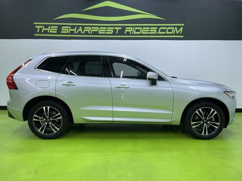 Used 2021 Volvo XC60 T5 Momentum w/ Premium Package image 11