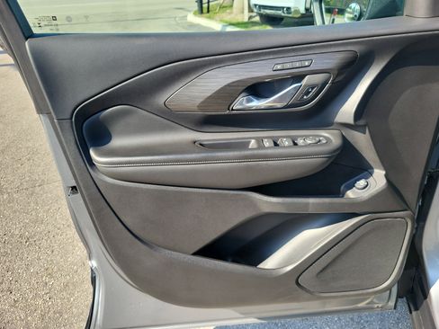 Used 2023 GMC Terrain SLT image 24