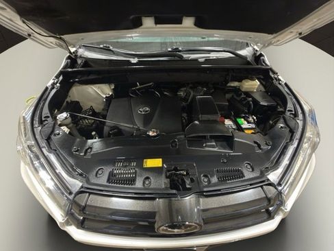 Used 2018 Toyota Highlander SE image 27