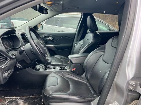 Used 2019 Jeep Cherokee Limited AWD/4WD image 10