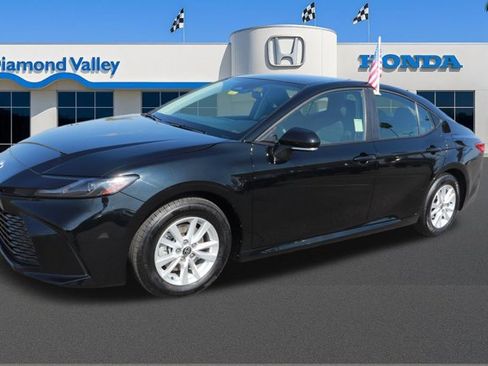 Used 2025 Toyota Camry LE image 3