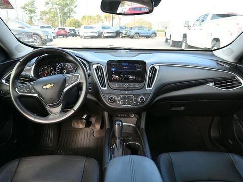 Used 2019 Chevrolet Malibu Premier w/ Sun and Wheel Package image 12