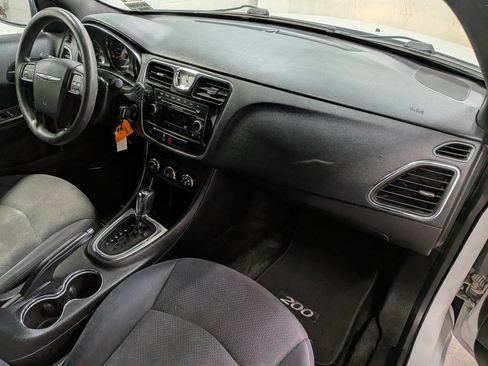 Used 2014 Chrysler 200 LX FWD image 32