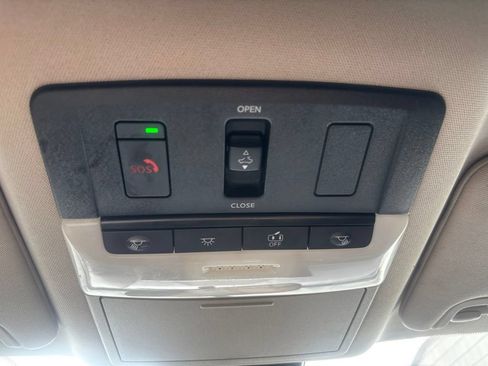 Used 2023 Nissan Altima 2.5 SV w/ SV Premium Package FWD image 18