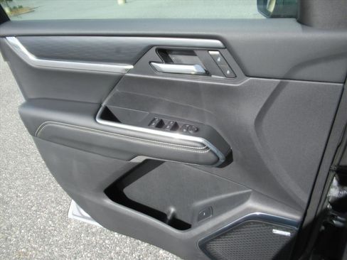 Used 2025 GMC Acadia Elevation image 27