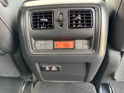 Used 2020 Nissan Pathfinder SV image 17