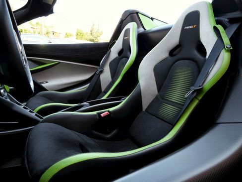 Used 2022 McLaren 765LT image 16