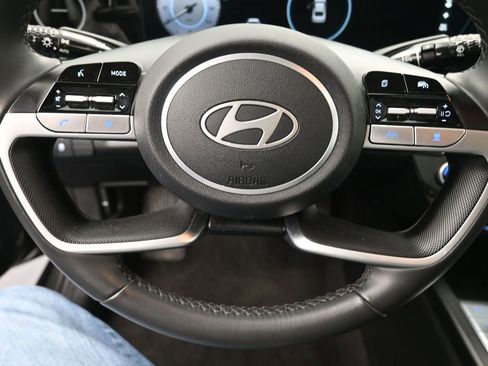 Used 2025 Hyundai Elantra SEL image 15