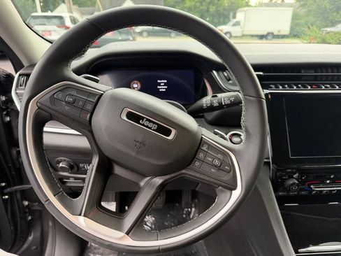 Used 2023 Jeep Grand Cherokee L Laredo w/ Luxury Tech Group I AWD/4WD image 32