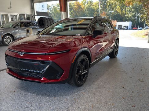 New 2026 Chevrolet Equinox EV RS image 3