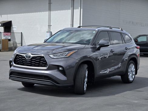 Used 2021 Toyota Highlander Limited image 8