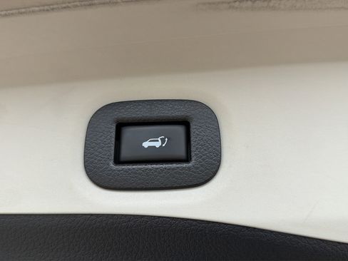 Used 2017 Nissan Rogue SV w/ SV Premium Package AWD/4WD image 14