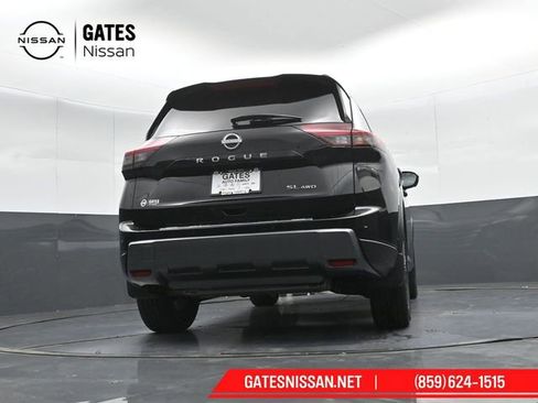 Used 2025 Nissan Rogue SL w/ Tech Package AWD/4WD image 38