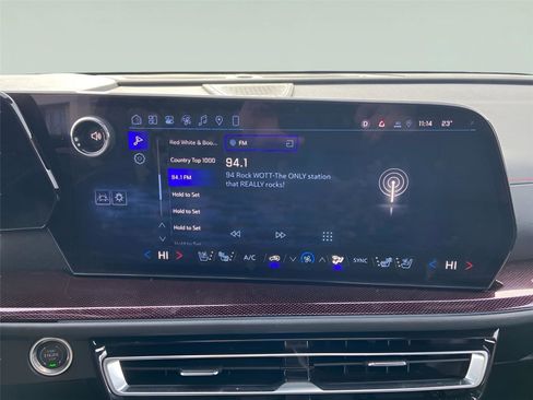 Used 2025 Chevrolet Traverse RS image 22