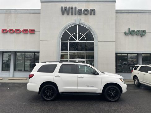 Used 2018 Toyota Sequoia TRD Sport image 1