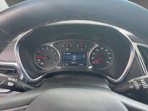 Used 2024 Chevrolet Equinox LT FWD image 12