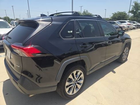 Used 2019 Toyota RAV4 XLE Premium FWD image 3