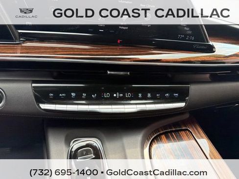 Used 2021 Cadillac Escalade ESV Premium Luxury w/ Driver Assist Tech Package AWD/4WD image 33