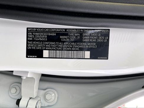 Used 2025 Volvo XC60 B5 Plus image 34