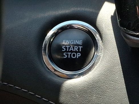 Used 2023 Toyota Highlander XLE AWD/4WD image 25