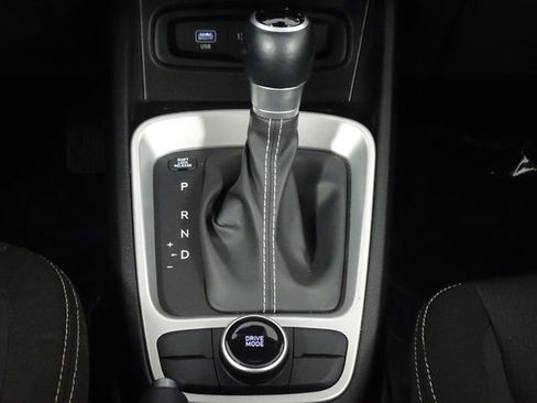 Used 2024 Hyundai Venue SEL FWD image 34