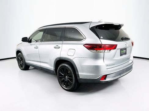 Used 2019 Toyota Highlander SE FWD image 5