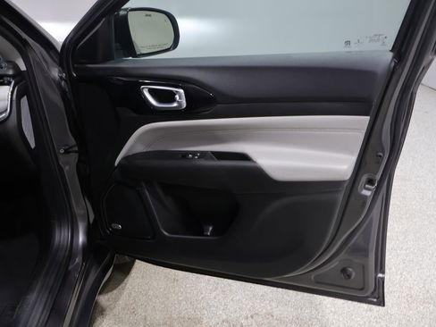 Certified 2022 Jeep Compass Limited w/ Sun and Sound Group image 23