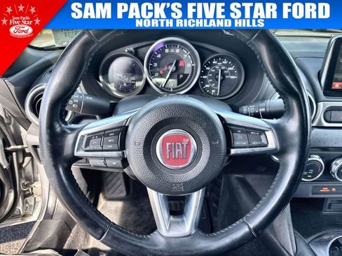 Used 2017 FIAT 124 Spider Classica image 23