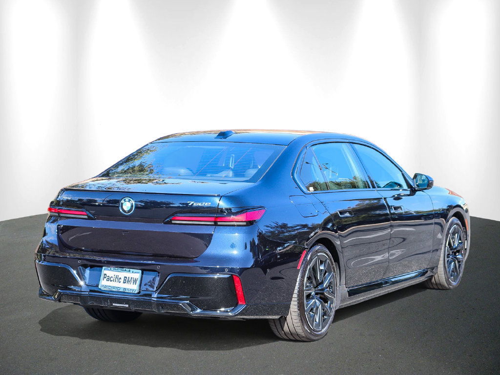 Used 2026 BMW 750e xDrive w/ Premium Package AWD/4WD image 6