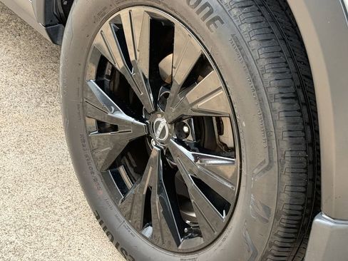 Used 2023 Nissan Rogue SV w/ SV Premium B Package image 8